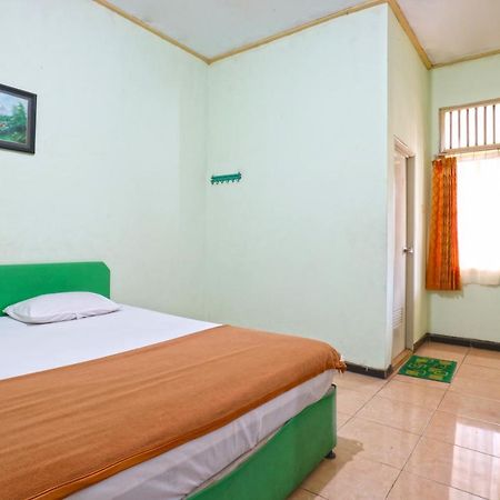 Hotel Camelia Malang Esterno foto