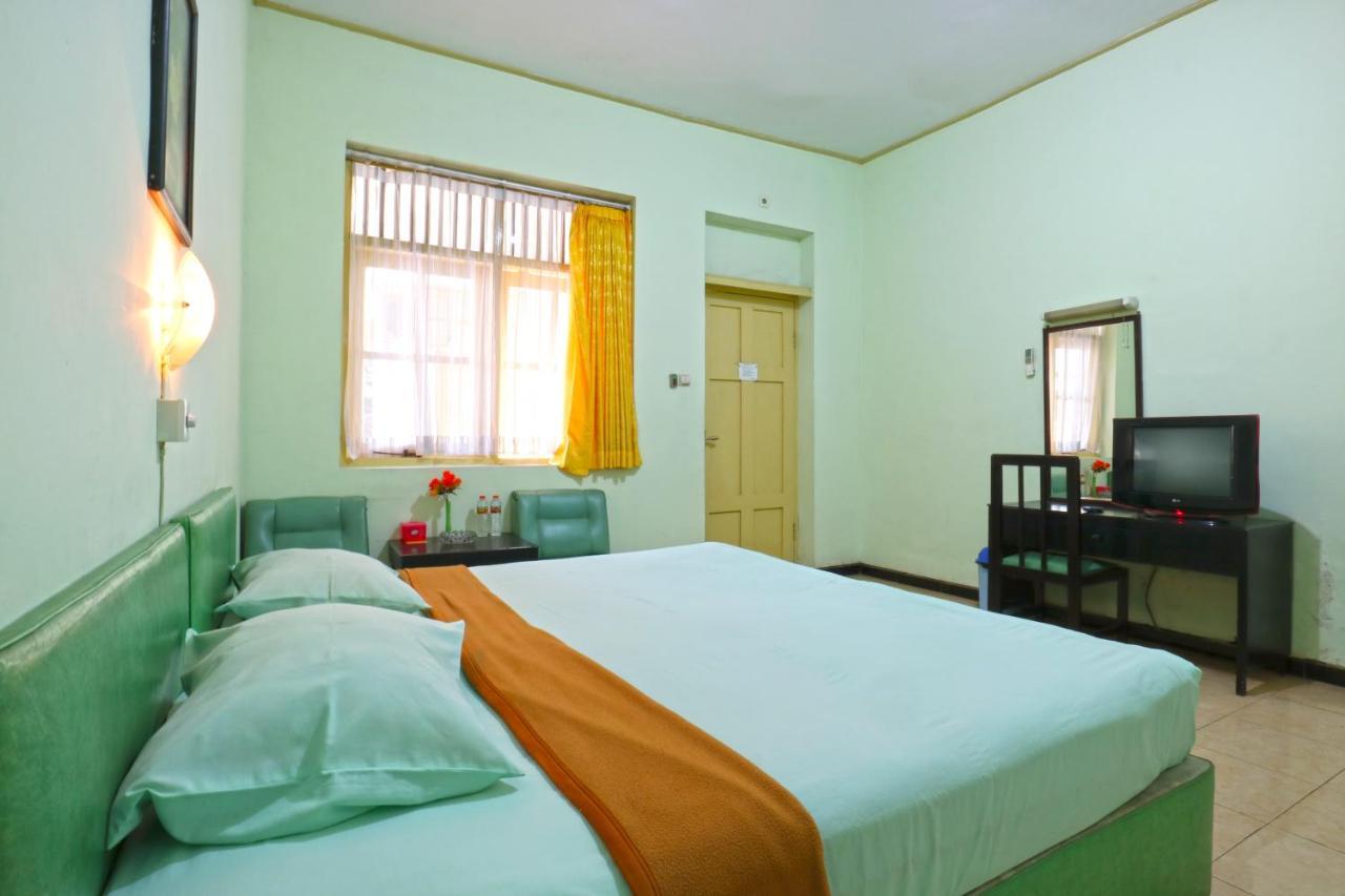 Hotel Camelia Malang Esterno foto