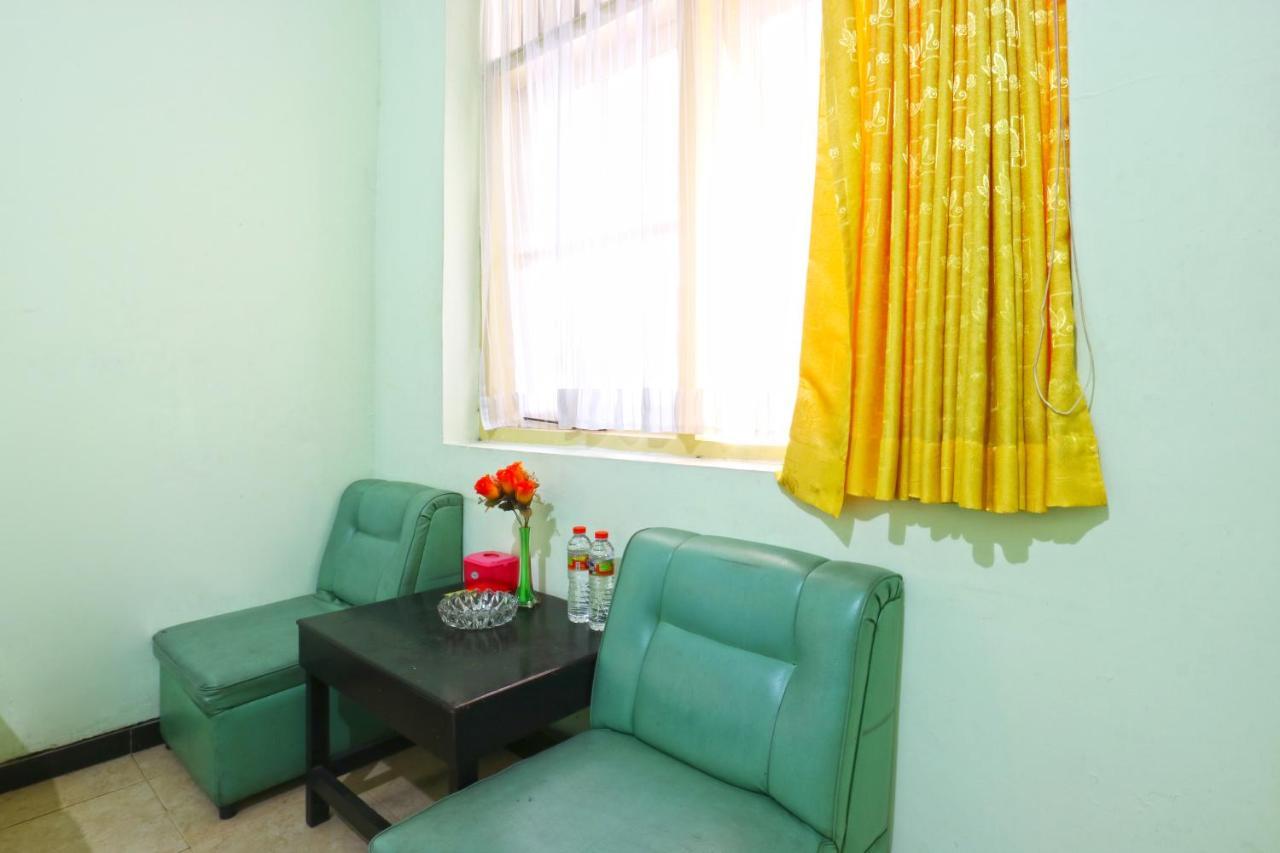 Hotel Camelia Malang Esterno foto