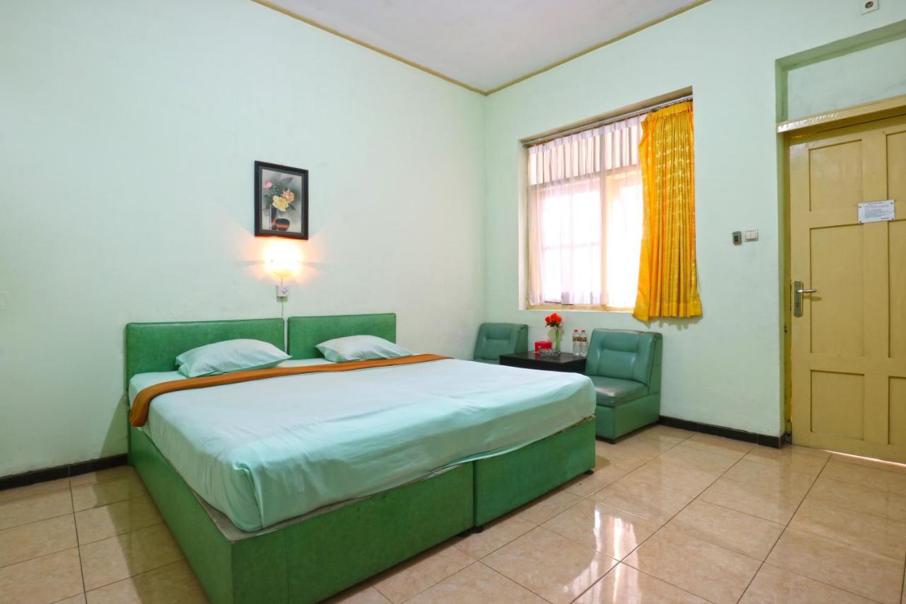 Hotel Camelia Malang Esterno foto