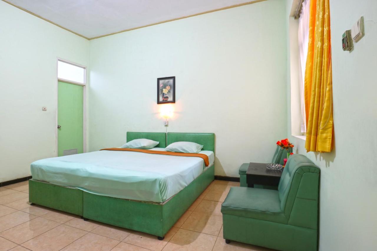Hotel Camelia Malang Esterno foto